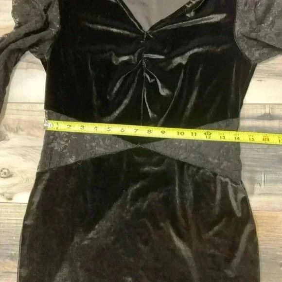 Eric Damian by Charlotte Russe Velvet and lace Side Cutout Long Sleeve , above t - Picture 7 of 8